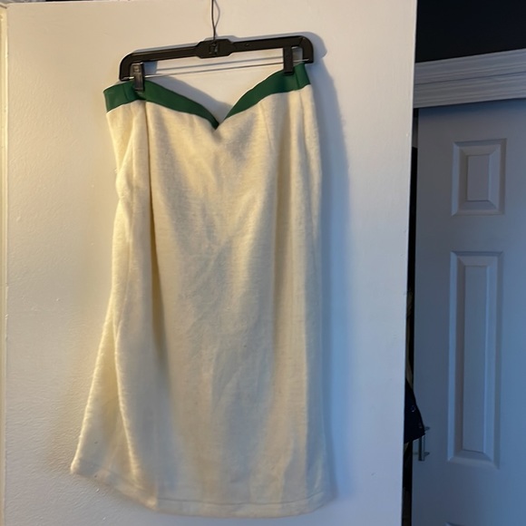 Kelly green leather and cream wool wrap skirt - Picture 2 of 2